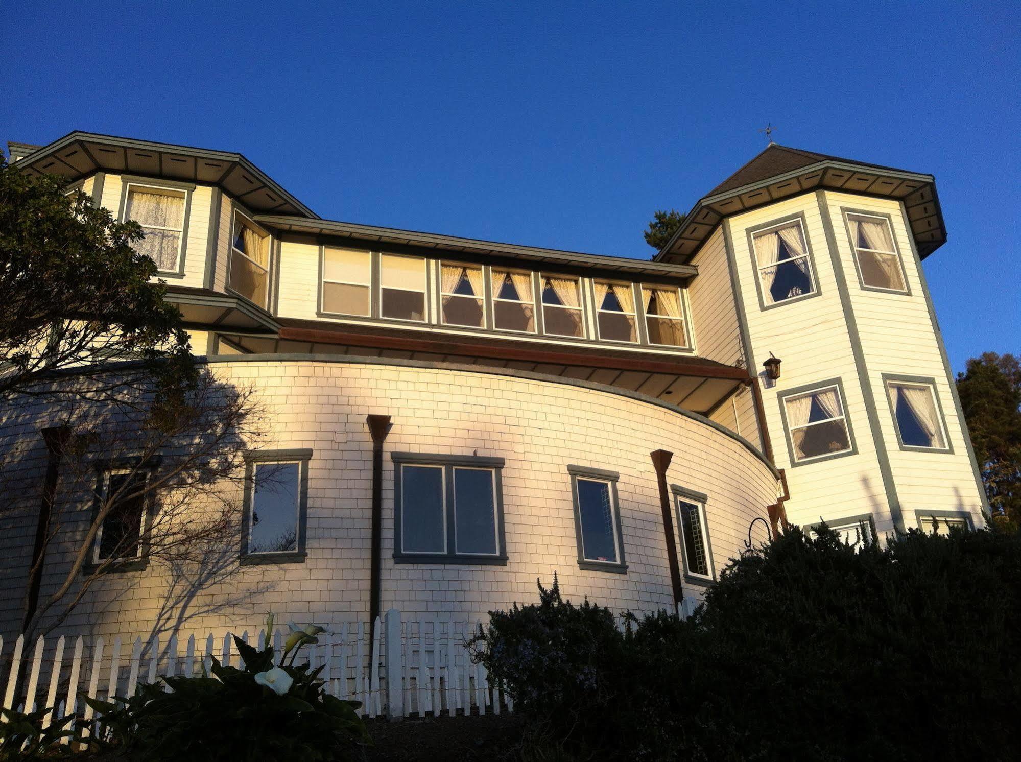 BAY HILL MANSION BED & BREAKFAST ::: BODEGA BAY, UNITED STATES ::: COMPARE  HOTEL RATES